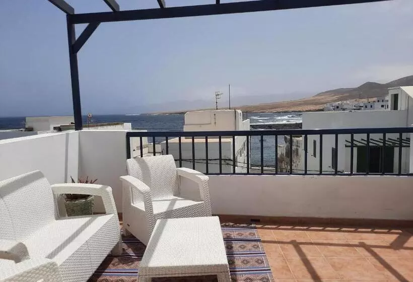 Gran Terraza Con Muy Bonitas Vistas