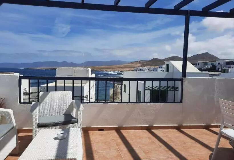 Gran Terraza Con Muy Bonitas Vistas