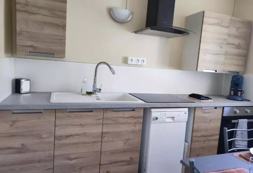 Studio   Meublé Tourisme, Trois étoiles   34 M2 Refait à Neuf  Résidence