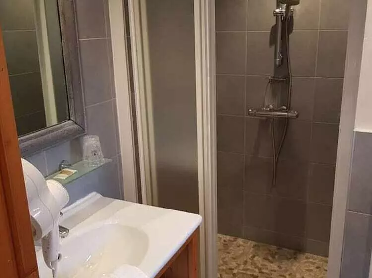 Otel Auberge Des Montauds