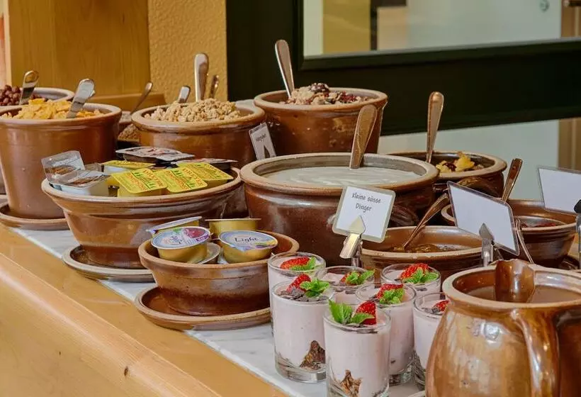 Отель Garni Nussbaumhof