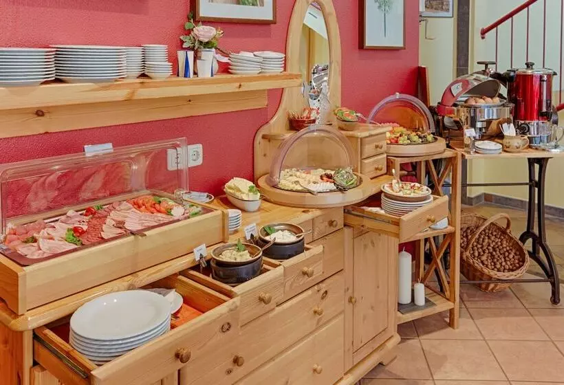 Отель Garni Nussbaumhof