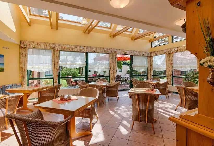 Отель Garni Nussbaumhof