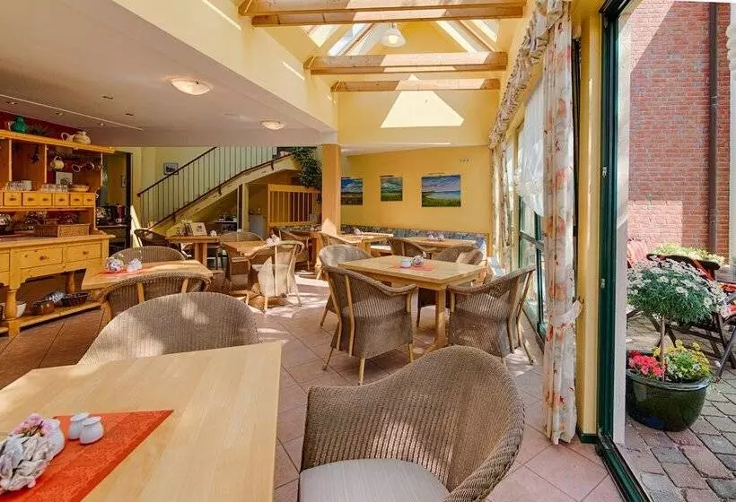 Отель Garni Nussbaumhof