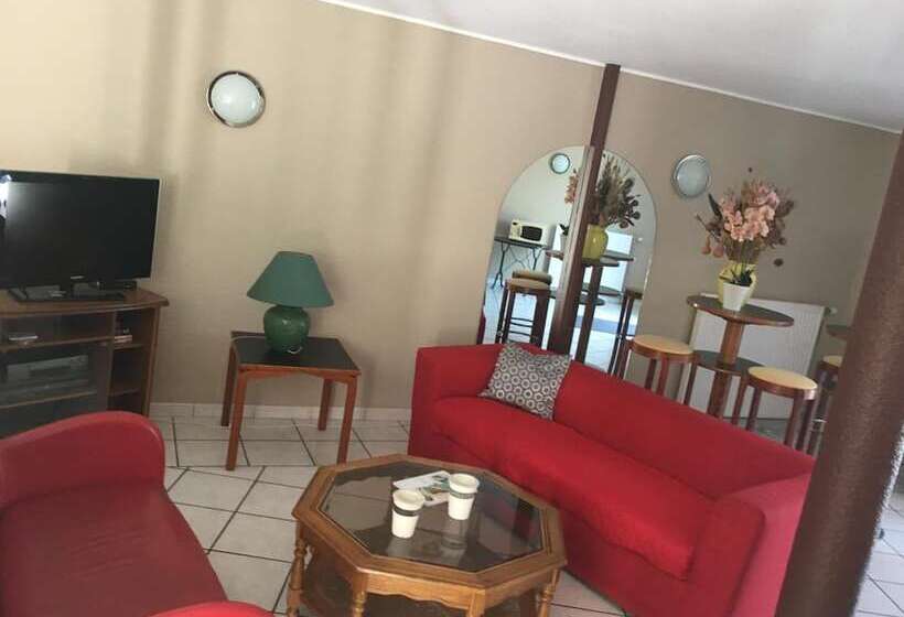 בית מלון כפרי Hôtel Amarante Besançon Micropolis