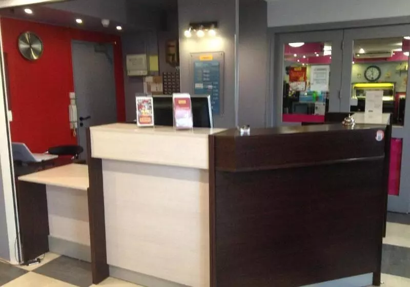 Отель Initial By Balladins Amiens / Longueau