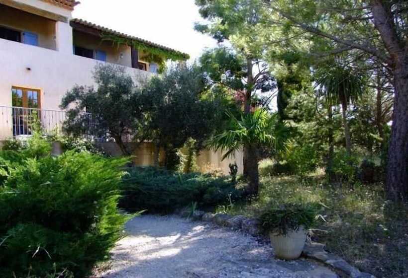 Отель Le Mas Des Collines