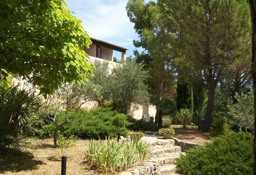 Отель Le Mas Des Collines