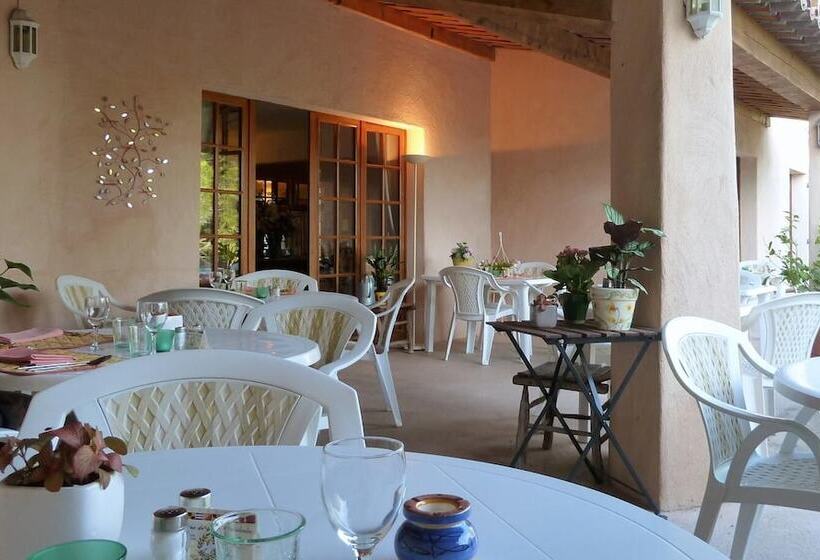 Отель Le Mas Des Collines