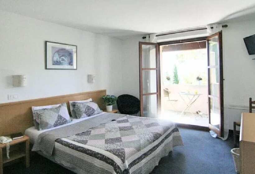 Отель Le Mas Des Collines