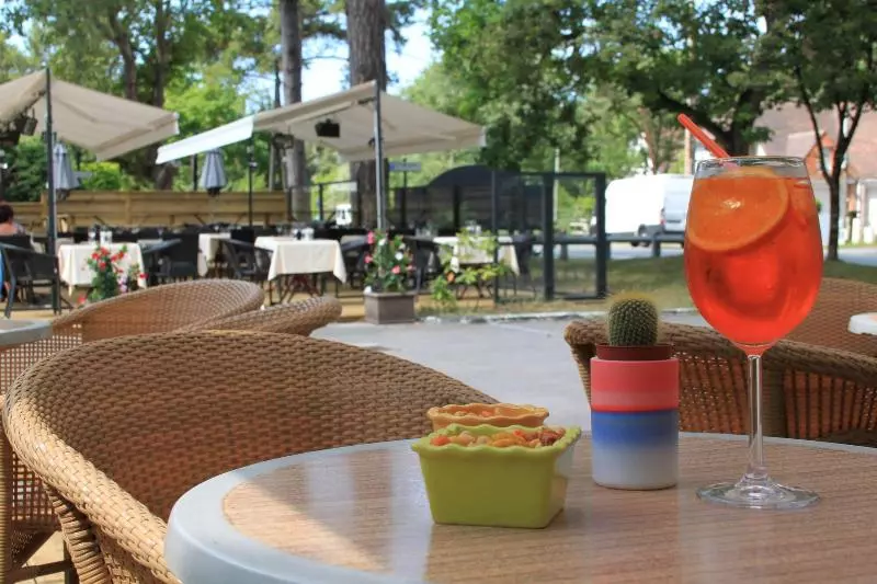 호텔 Le Regina Hôtel Restaurant