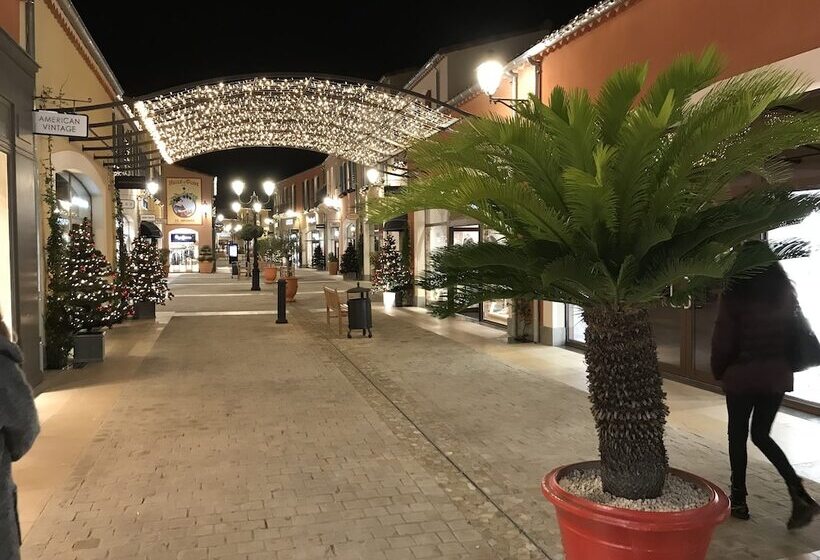 בית מלון כפרי Premiere Classe Istres