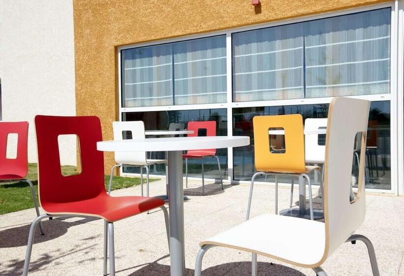 בית מלון כפרי Premiere Classe Istres