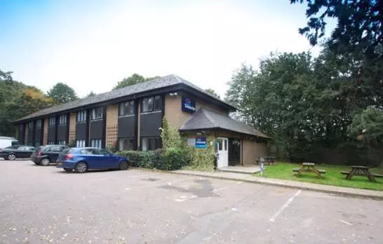 Отель Travelodge Northampton Round Spinney