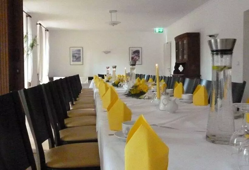 ホテル Und Restaurant Kranichsberg