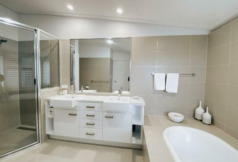 Cinque Stelle · Spacious Villa Private Bushland