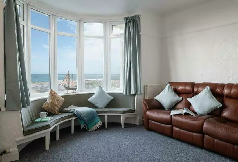Beachcliffe House   Sea Front Property   Sleeps 10   Pet Friendly