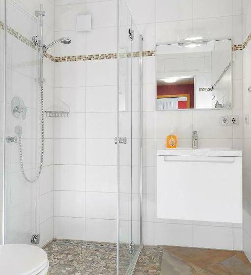 4 Zi Apartment, 80 Qm Mit Garten Nähe Messe Verkehrsgünstig, Ruhig, Parkplätze