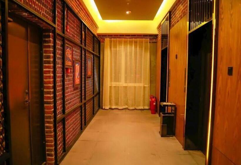 Hotel James Joyce Coffetel·changchun Railway Station