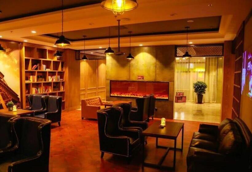 Hotel James Joyce Coffetel·changchun Railway Station