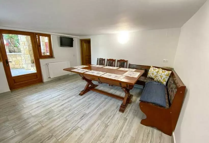 Majatalo Casa Cu Vitralii