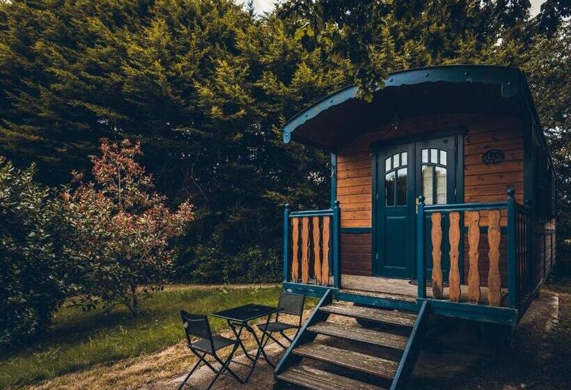 بنسيون Domaine De La Ville Suzanne   Chambres D Hôtes, Roulottes Et Cabanes