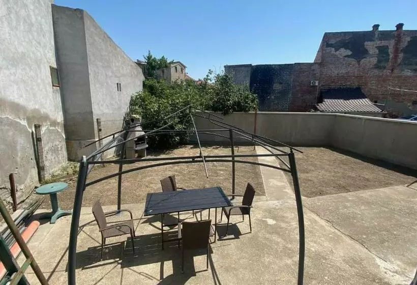 Casa Adriano