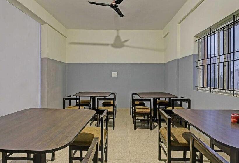 호텔 Collection O Sri Sapthagiri Near Phoenix Marketcity