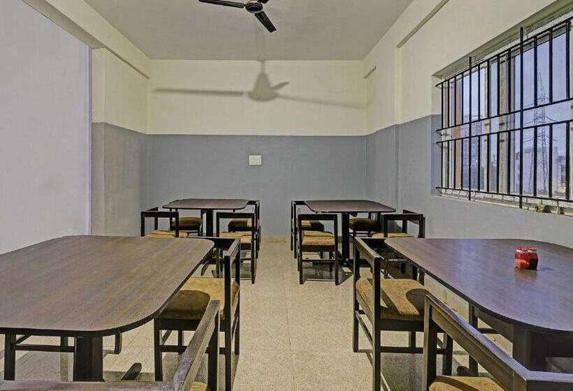 호텔 Collection O Sri Sapthagiri Near Phoenix Marketcity