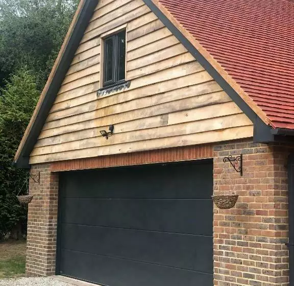 Oakworth Lodge   New Self Contained Studio