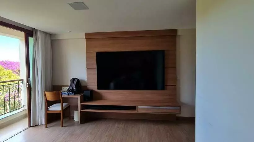 Vista Para Pedra Azul E Tv De 85