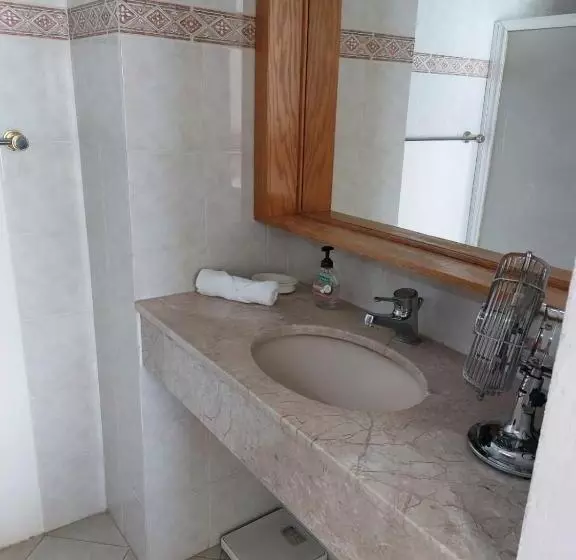 Bella Casa A La Orilla Del Lago & Estacionamiento