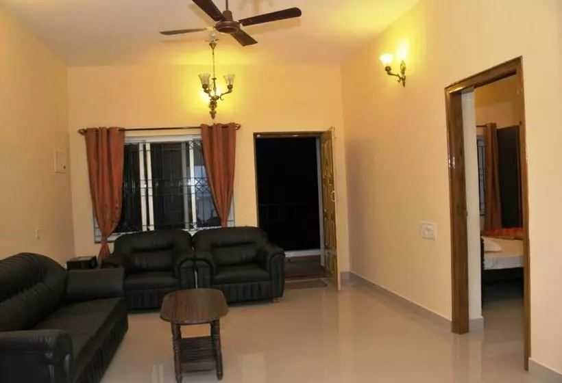 Templevue 3bhk Family Homestay With Kitchen Ott Balcony With Beautiful Mountain View