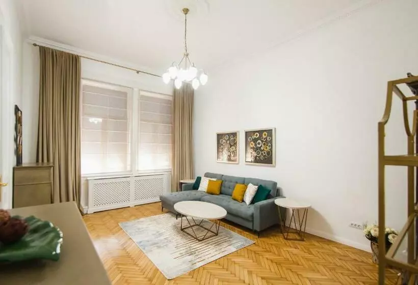 Unique Experience At Rimanóczy Palace Oradea