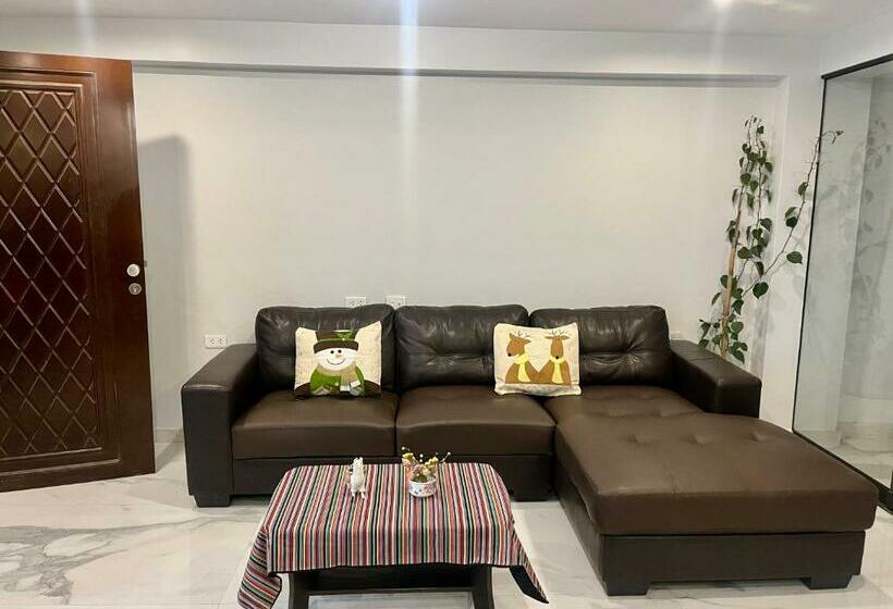 Slaviero Home Ii, Cuzco, Perú