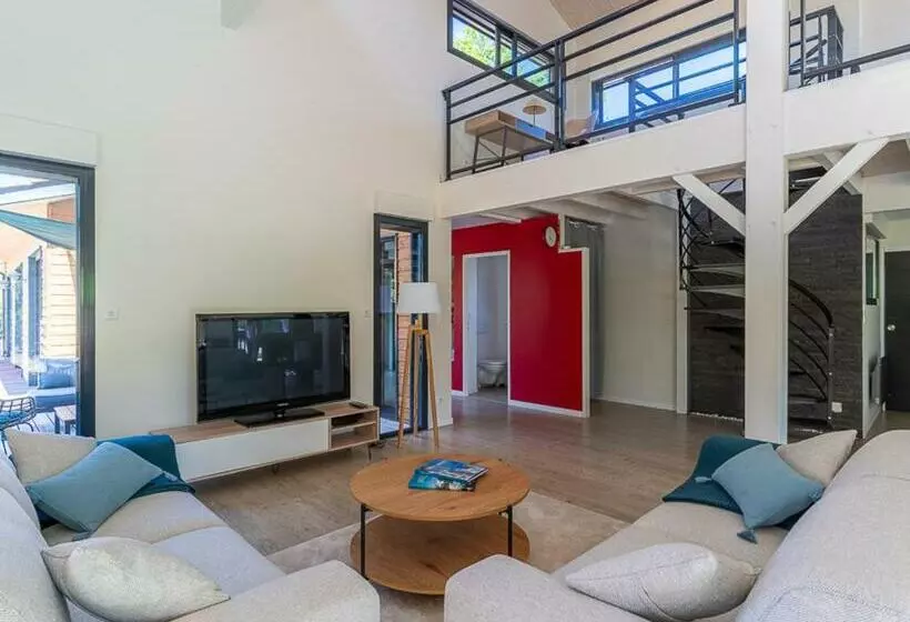 Villa Familiale 10 Pers. à Biscarrosse Avec Piscine Chauffée, Près Du Lac Et Des Pistes Cyclables