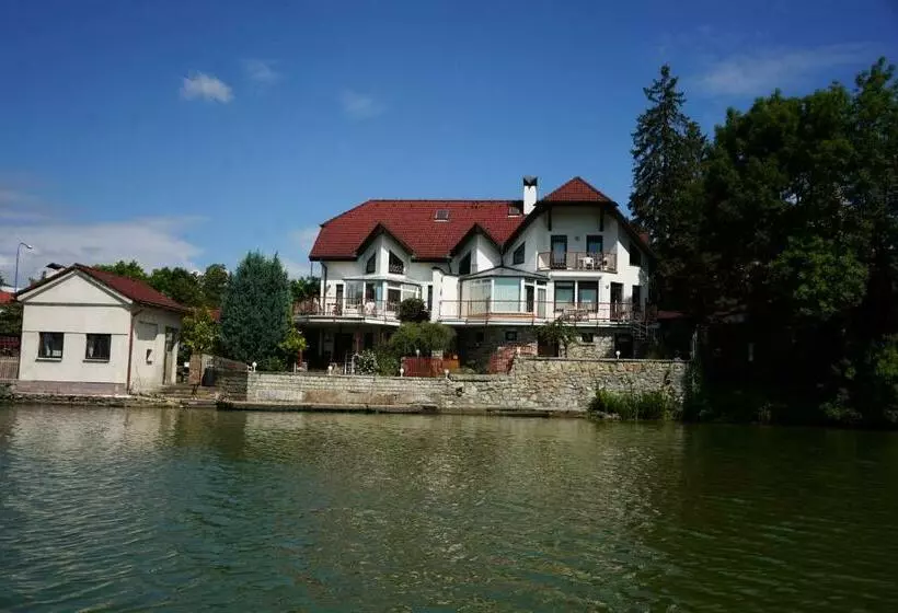 Majatalo Penzion Hana
