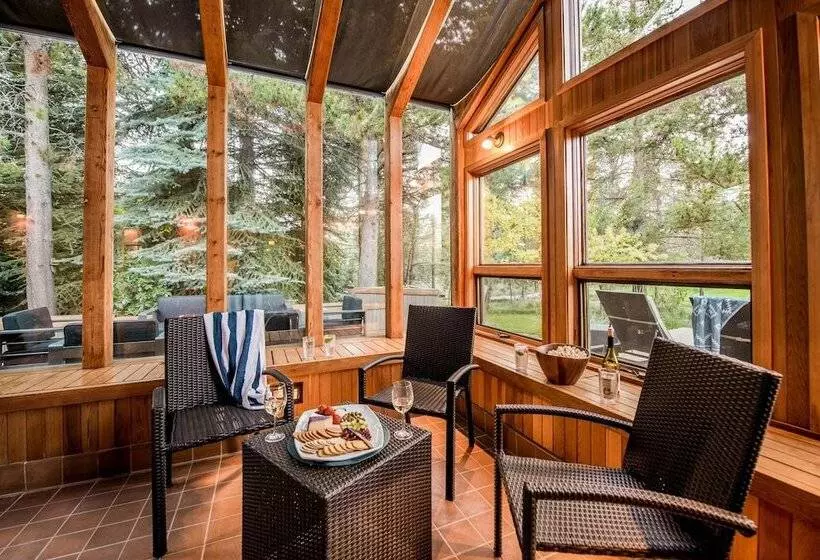 Sunriver By Avantstay Cozy Mountain Home W Indoor Pool And Hot Tub