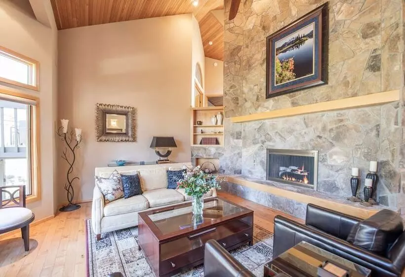 Sunriver By Avantstay Cozy Mountain Home W Indoor Pool And Hot Tub