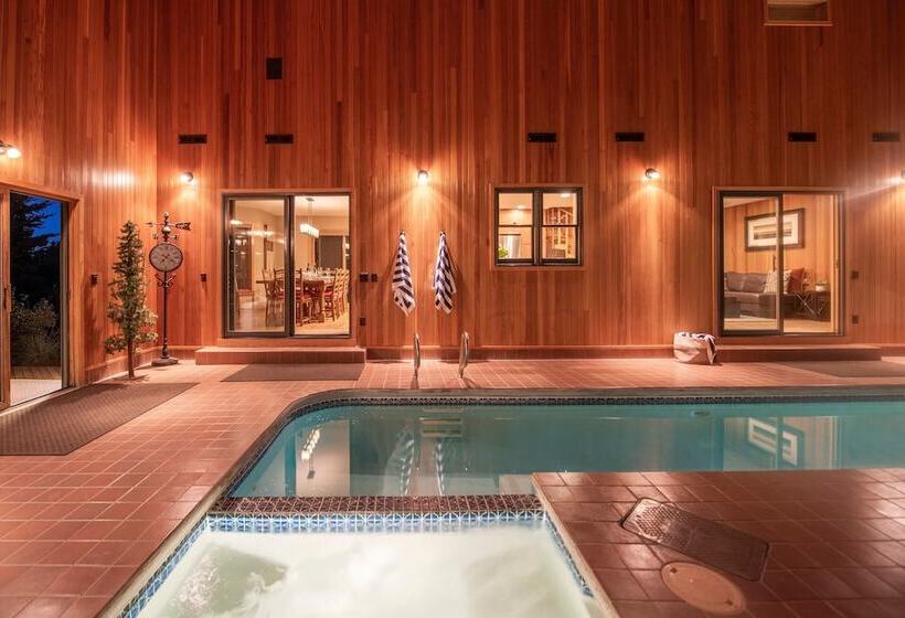 Sunriver By Avantstay Cozy Mountain Home W Indoor Pool And Hot Tub