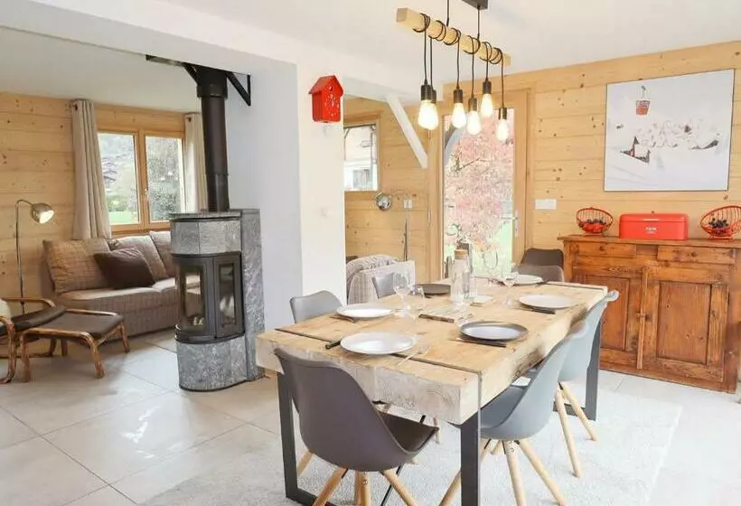 Chalet Rénové Spacieux Près Des Commerces, à 200m Du Village Et Du Lac, Navette Ski Bus Gratuite   F