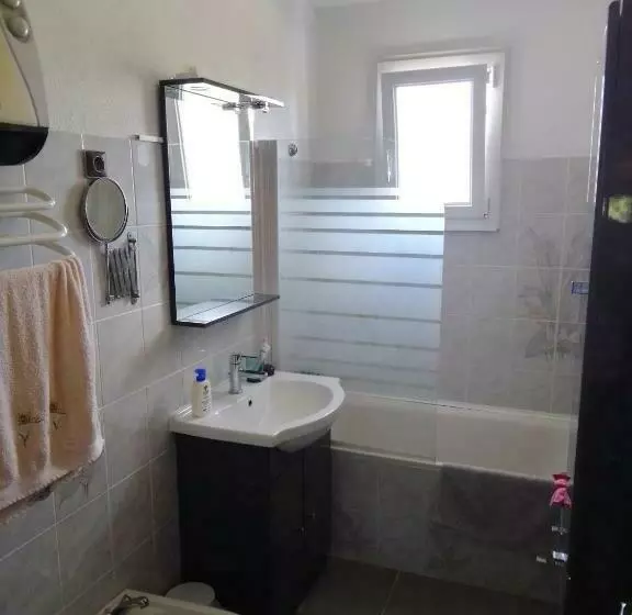 Location De Vacances Proche Uzès Très Tranquille Piscine Privative