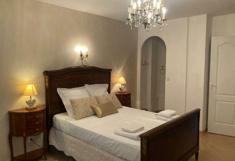 펜션 La Porte Dorée..