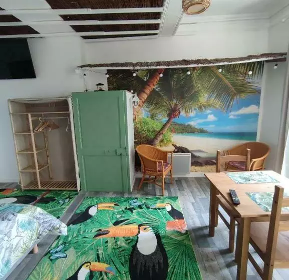 ペンション Le Mas Rocamour