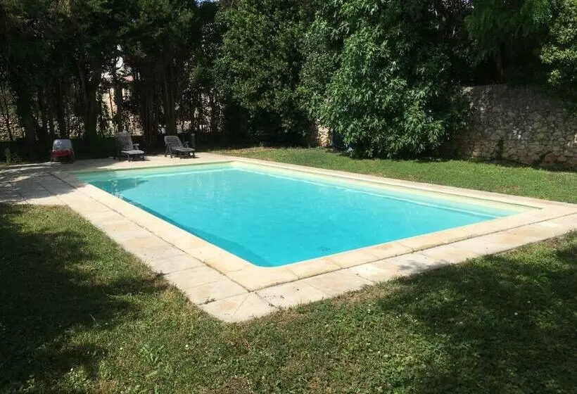 ペンション Le Mas Rocamour