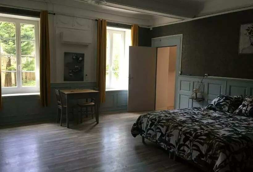 ペンション Le Mas Rocamour