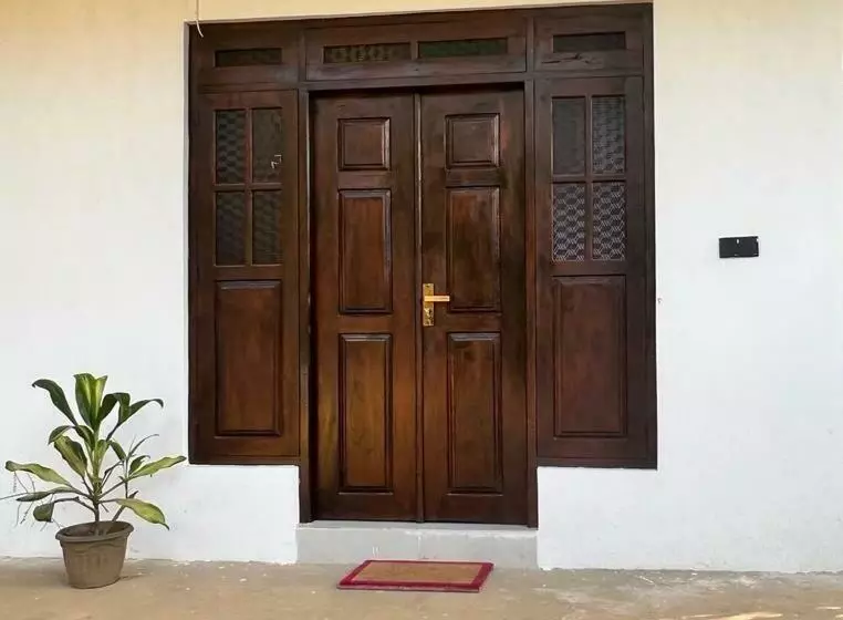 پانسیون Royal Grand Guest Inn Ella