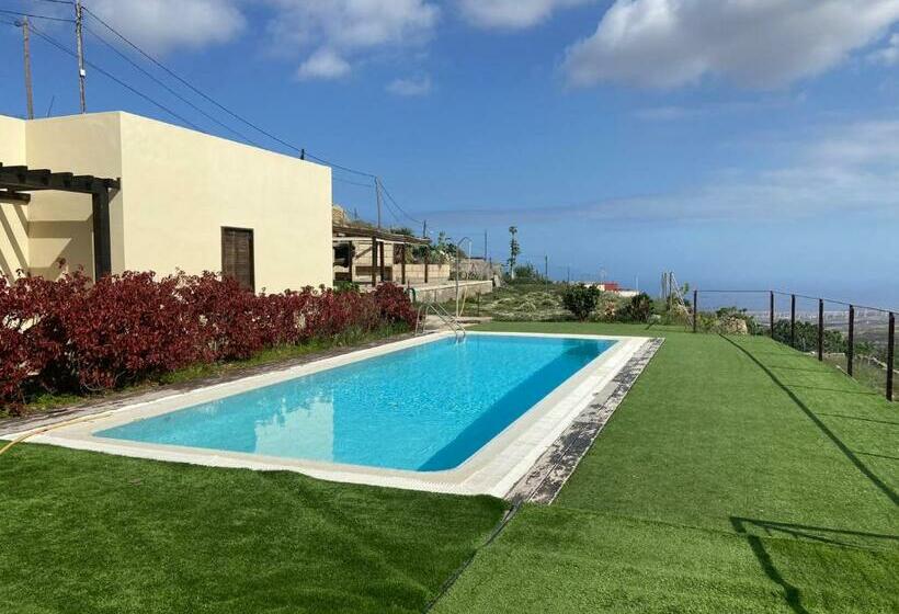 Country House With Shared Pool And Views