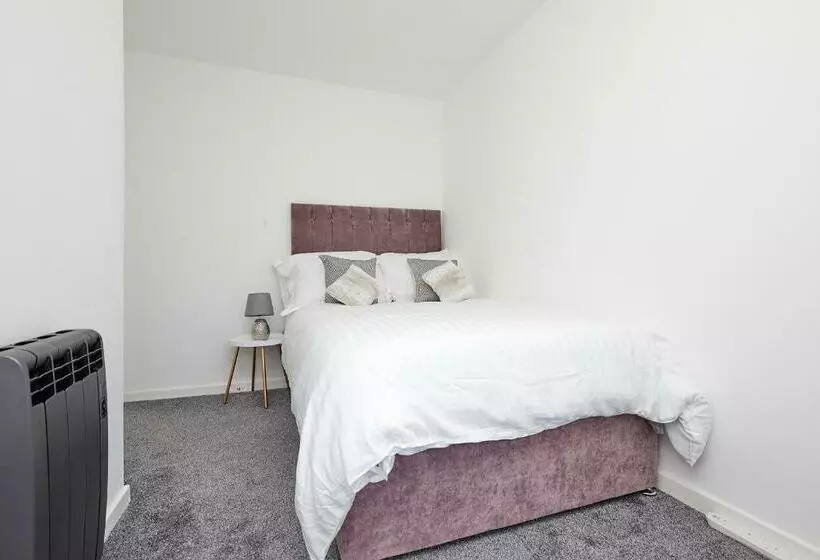 Modern 2 Bed House By City Centre