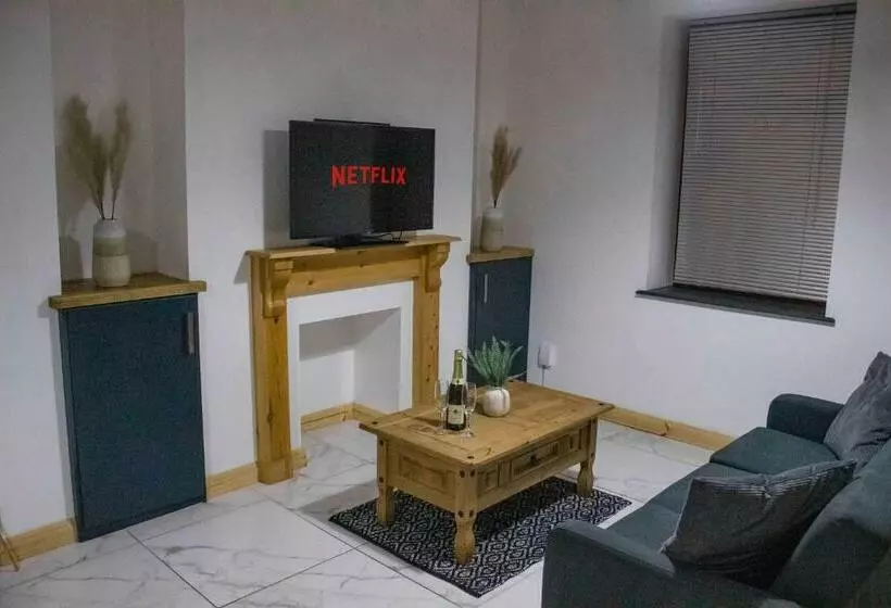 Business Friendly & Spacious 2br Home   Perfectly Located For Working In Swansea